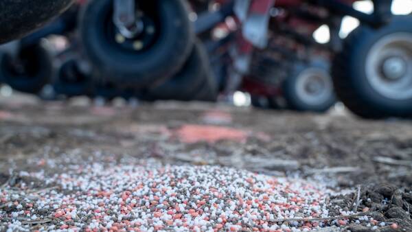 Fertiliser crunch: Incitec Pivot advice to farmers as nitrogen supply clock ticks